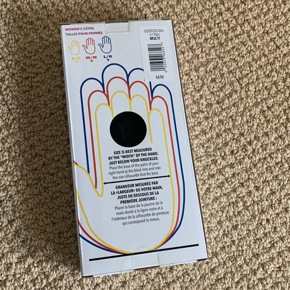 Isotoner genuine leather gloves, size Medium - Picture 2 of 4